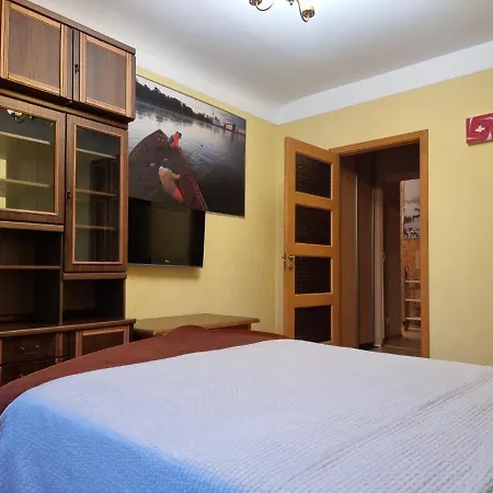 Apartment 3 Bedrooms Next To Dom Square *