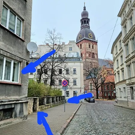 Apartment 3 Bedrooms Next To Dom Square *